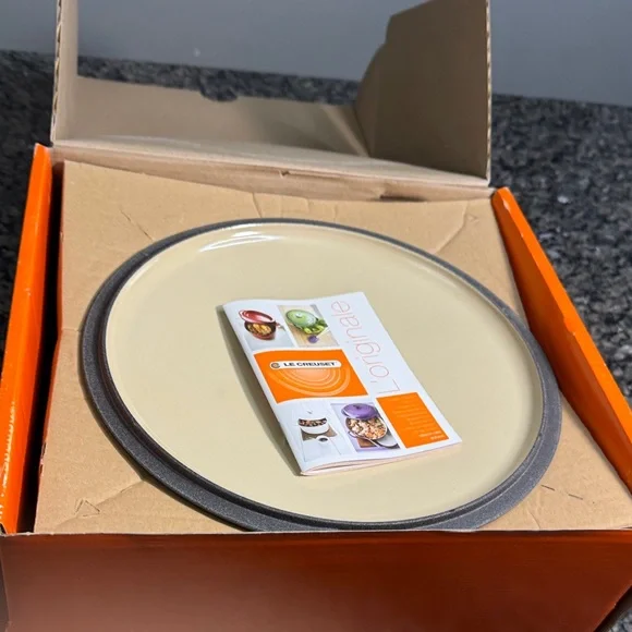 Le Creuset Flint Oyster Cast Iron Dutch Oven Cocotte 7.25 Qrt NEW - Picture 10 of 16